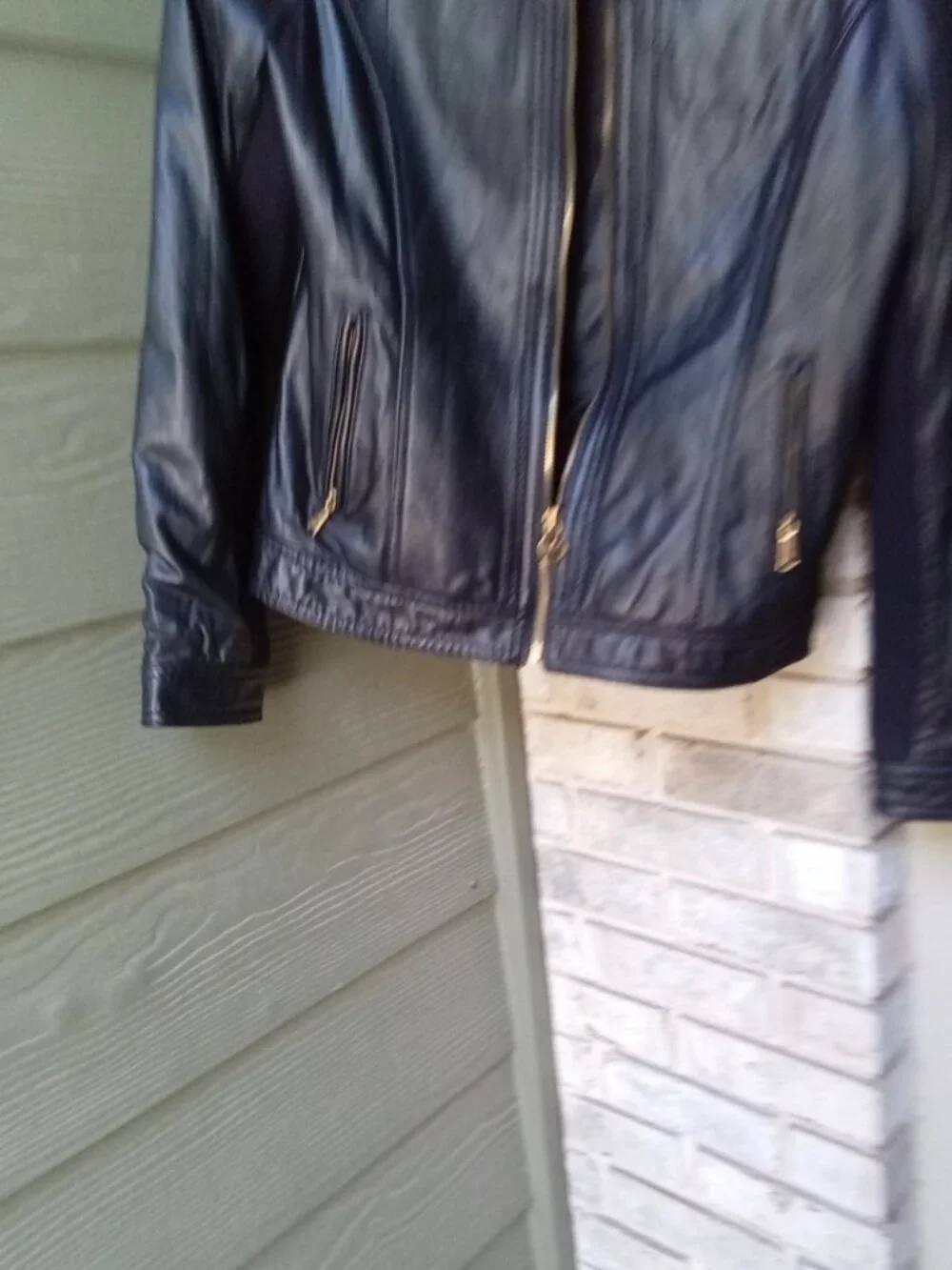 Michael Kors women's leather jacket in size M features a stylish sherpa collar